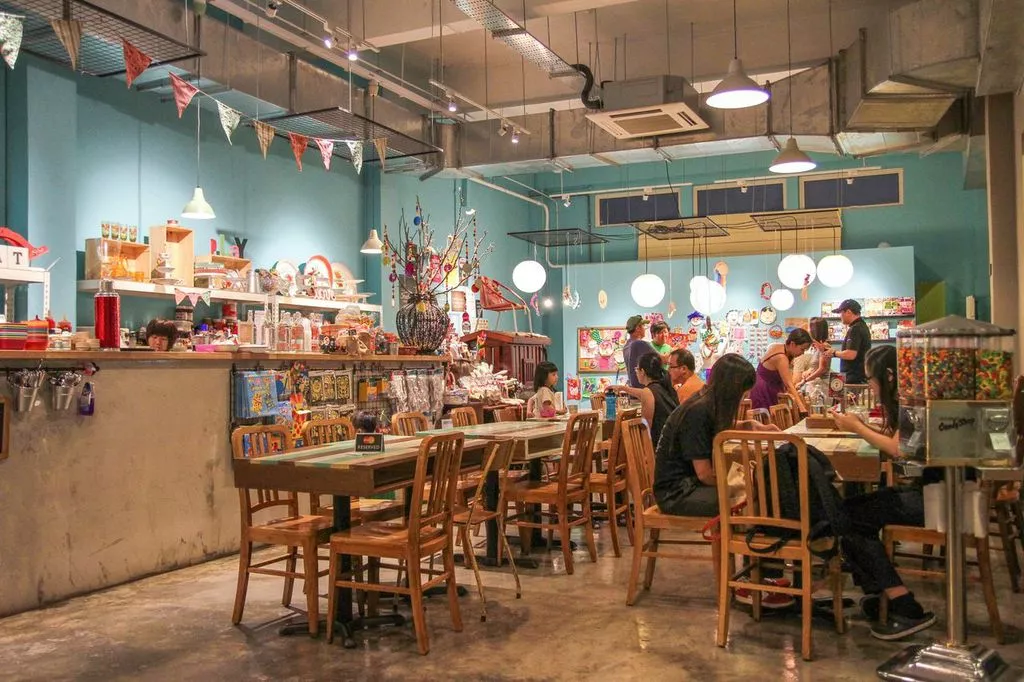 Eat Play Love Craft Cafe - There is a very specific kind of optimism that happens before going out to eat with kids.